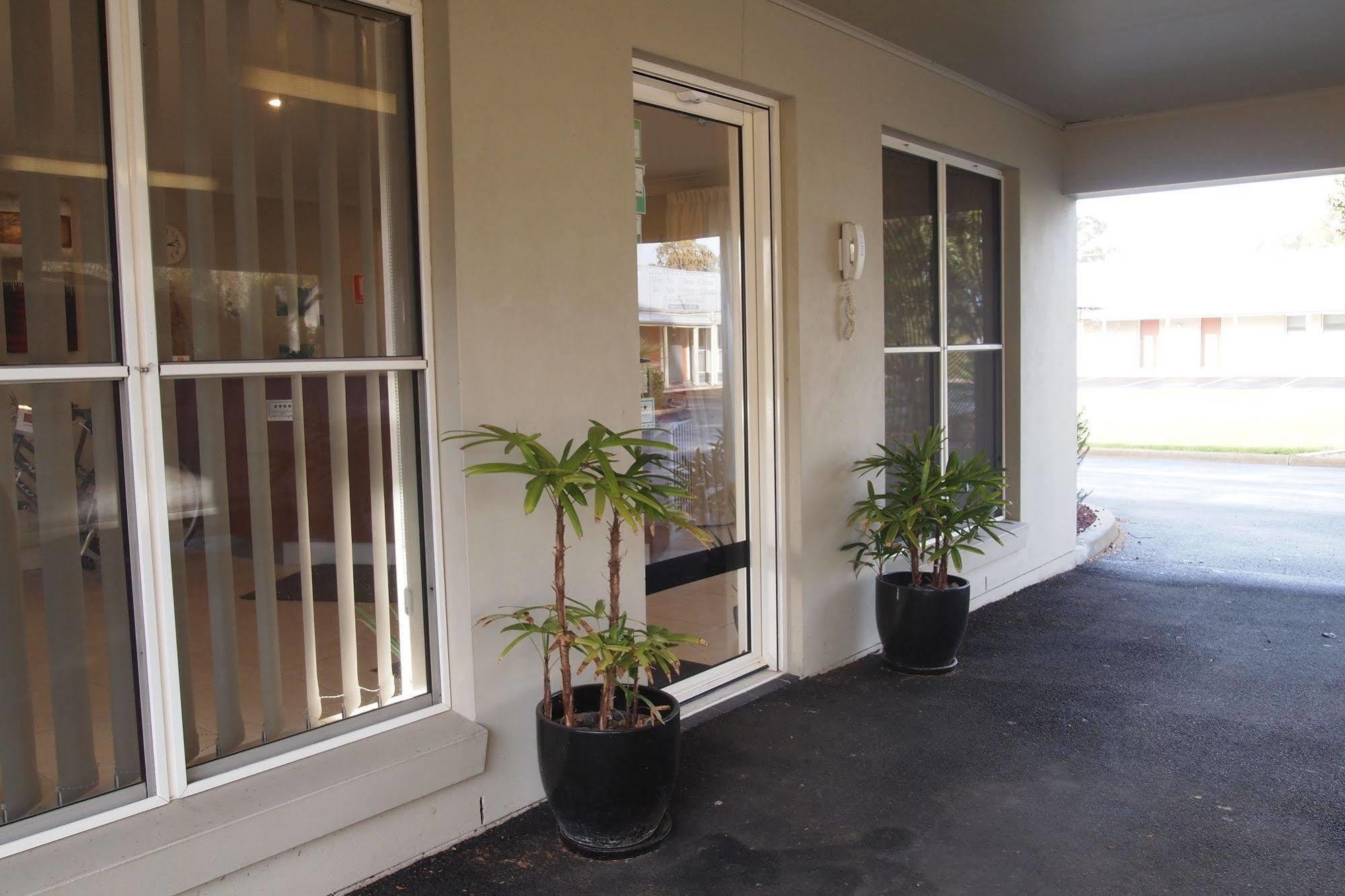 Alexander Cameron Suites Penola Exterior foto