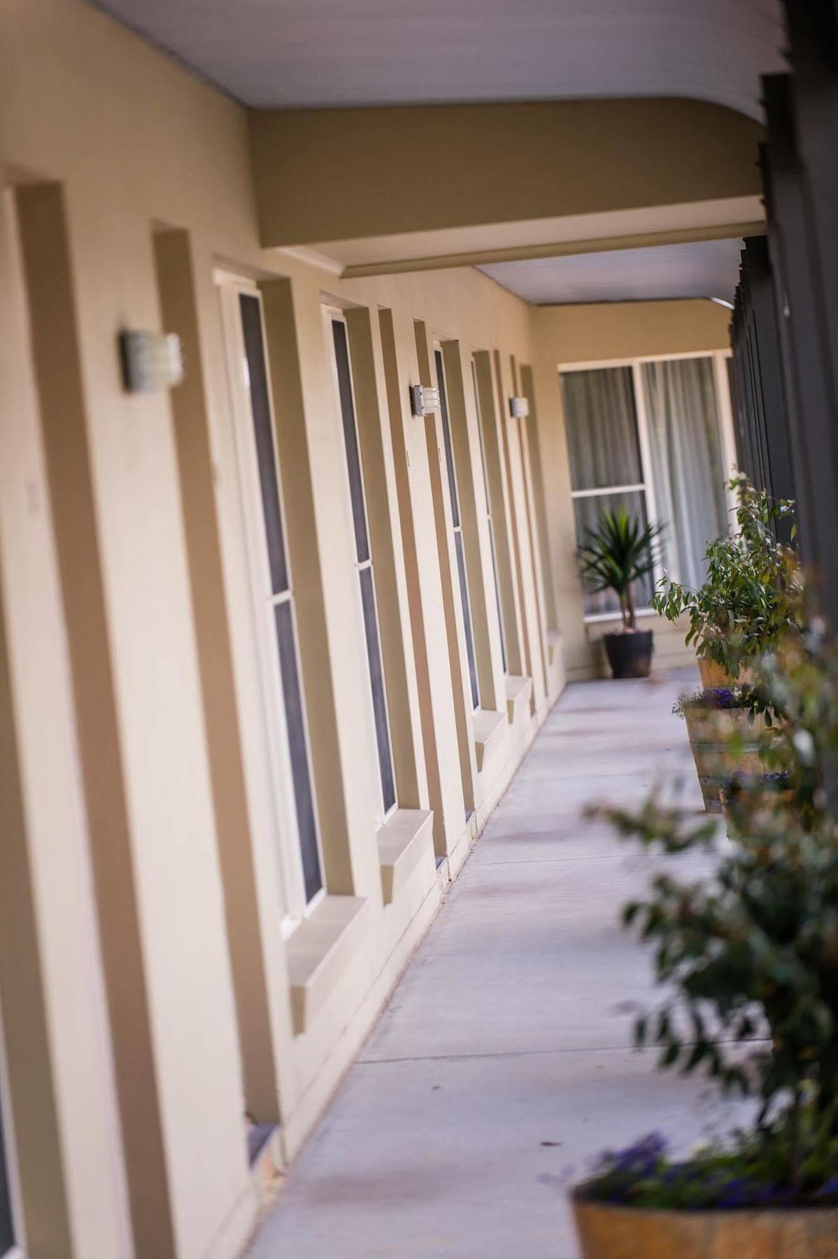 Alexander Cameron Suites Penola Exterior foto
